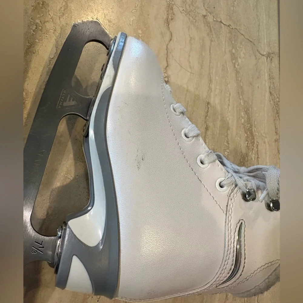 Soft Skate by Jackson Mark 1 White Figure Skates, 12J (12 Junior) Blade is 7 1/3 - Picture 13 of 16
